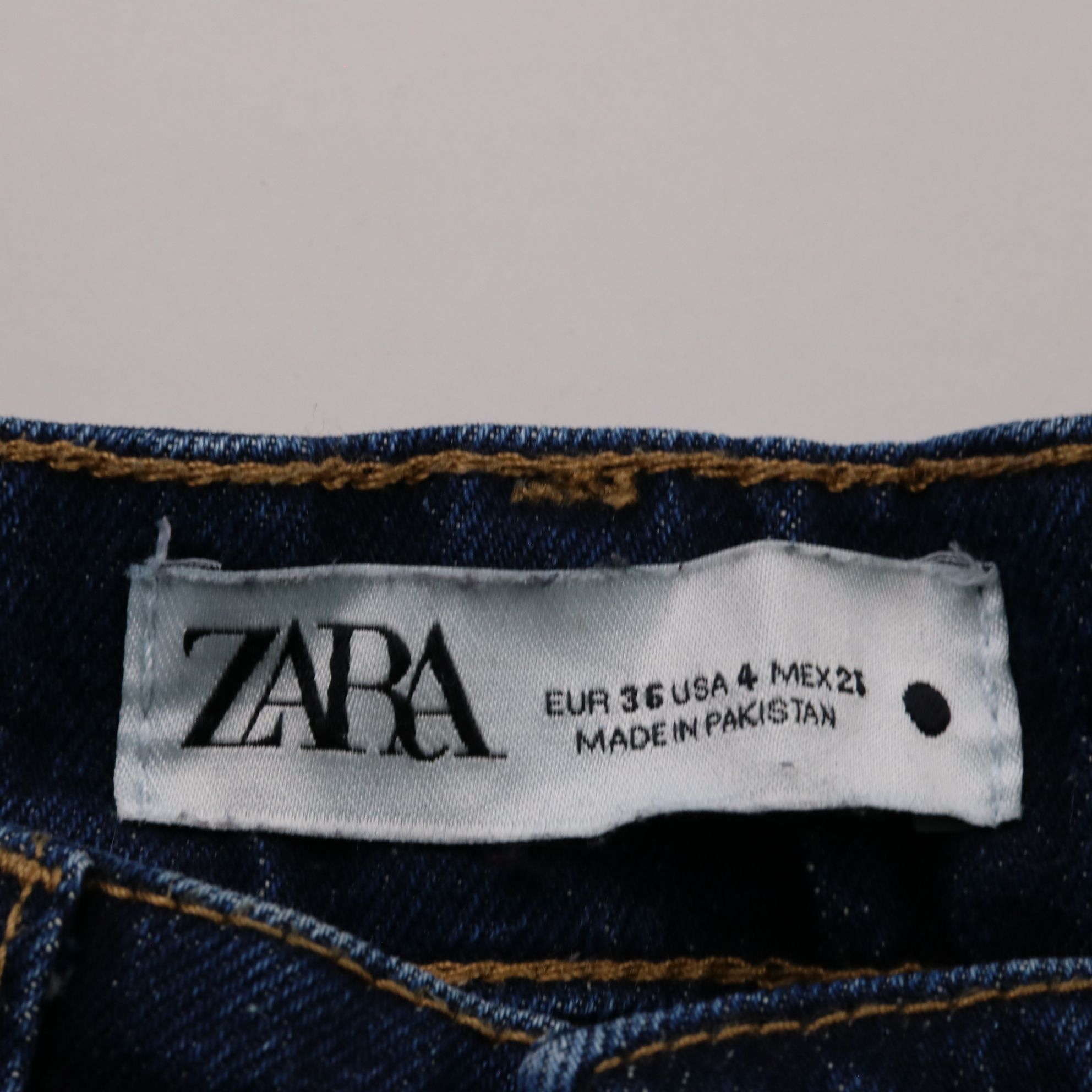250105299-b